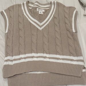 Cable Knit V-Neck Sweater Vest - Brown and White